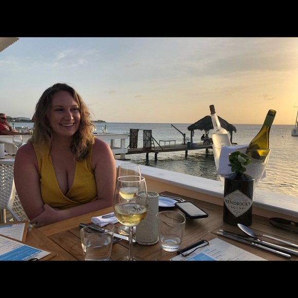 Meet your Posher, Laura - Picture 1 of 1